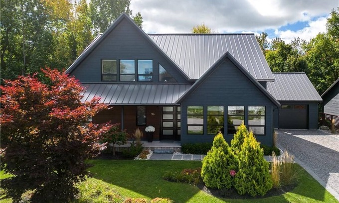 Meaford House | Ski Season 2025 House Rental - Quiet/luxurious executive home in Meaford