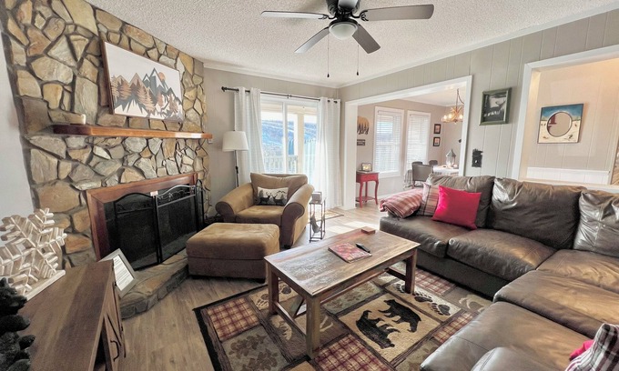 Banner Elk Condo | Ski-Snowboard-Tube-Sled-Pool-HotTub-Tennis-Pickleball