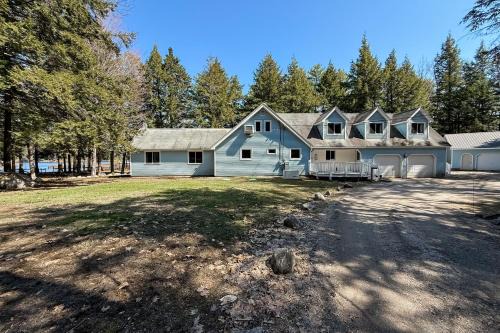 Bridgton House | Ski & Splash Retreat