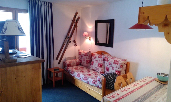 Risoul Apartment | Ski-to-door apartment Swimming pool