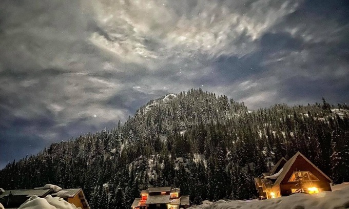 Hemlock Valley Condo | Ski village penthouse w/hot tub & sauna, Hemlock Valley