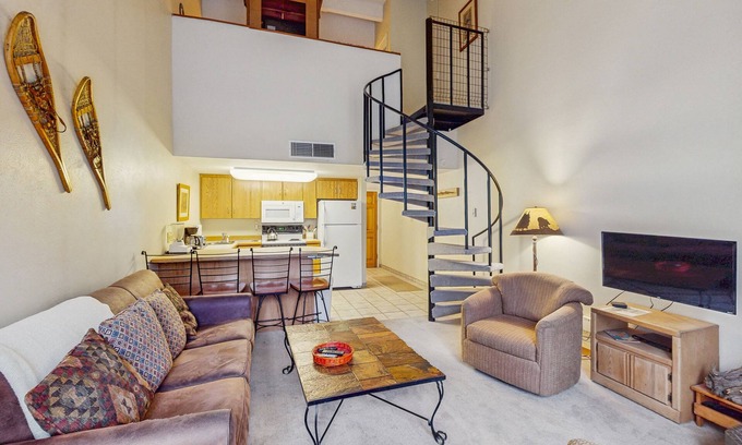 East Village at Copper Apartment | Skier studio with ski views, shared hot tub and sauna - close to ski lifts