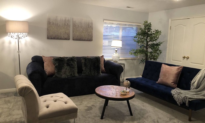 Millcreek House | Skiers delight Kitchen, 1.5 bath, laundry, sleeps 4, newly remodeled
