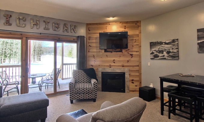 Mancelona Condo | Skiing , golf or nearby lakes. Schuss has it all!