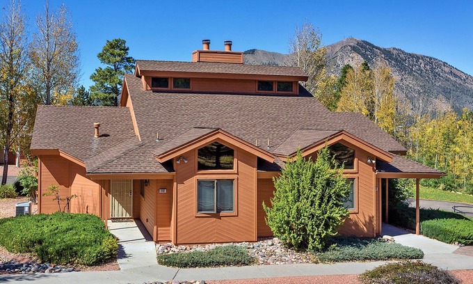 Flagstaff House | Skiing, Grand Canyon, Golfing, Pools!