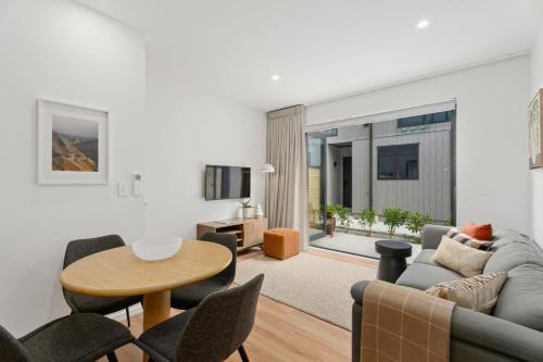 Arthur's Point House | Skippers Rest - Townhouse