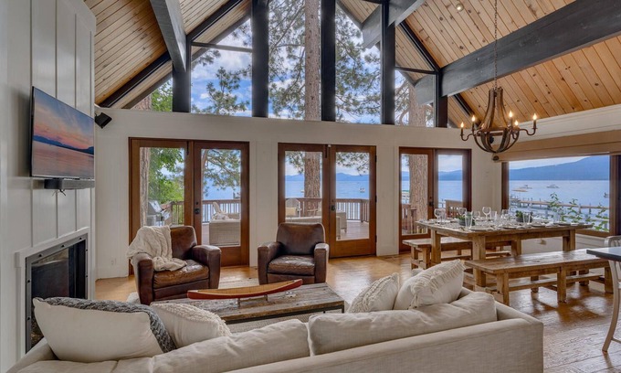 Brockway House | Skippin' Stones - Lakefront - TLUXP