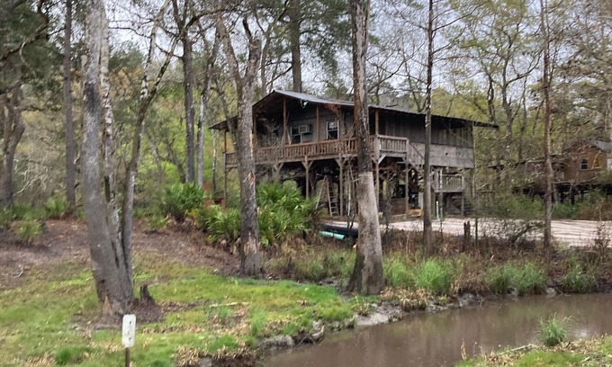 Folkston House | Skip’s Rustic River Cabin near Okefenokee Swamp