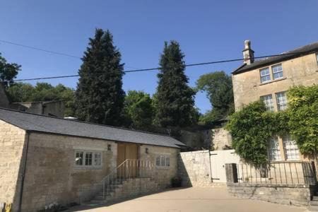 Box Apartment | SKITTLES - charming one bedroom apartment - parking - easy access to Bath
