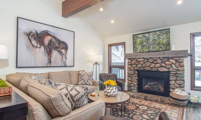 Warm Springs Condo | Skiway Chalet - Next to Warm Springs Lifts - Close to Natural Hot Springs