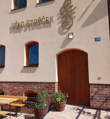Velke Bilovice House | Sklep Víno Strýček