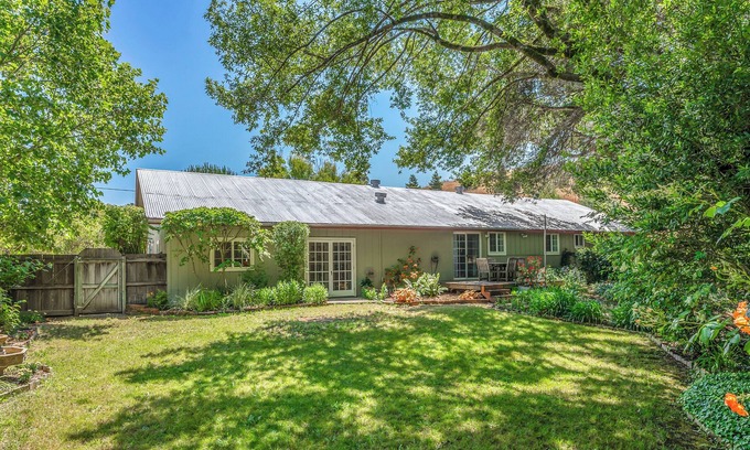 Petaluma House | Skunk Hollow Cottage *30+ Day Rental*