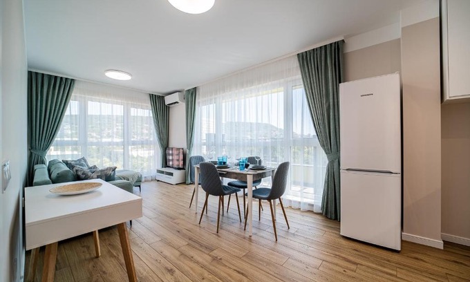 Varna Apartment | Sky Academic
