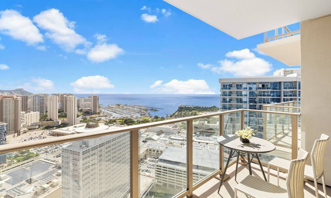Ala Moana Condo | Sky Ala Moana West Ocean, Diamond Head & Honolulu City Views 1 Bed 1 Bath