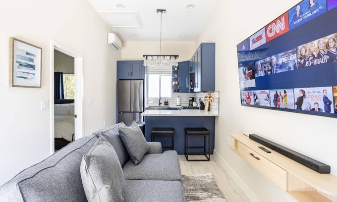 Encino Cottage | Sky Cottage: 1 bedroom home by hospitals, Hollywood, & Los Angeles