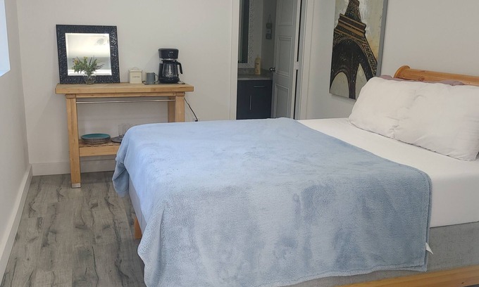Maple Ridge House | Sky Guest House - Cozy and Relaxing stay with 5 mins away mountain scenic views.