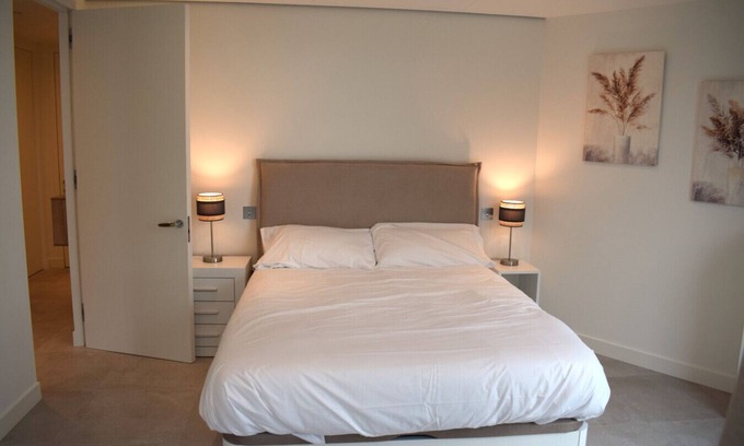 Gibraltar Apartment | sky high 19th floor getaway