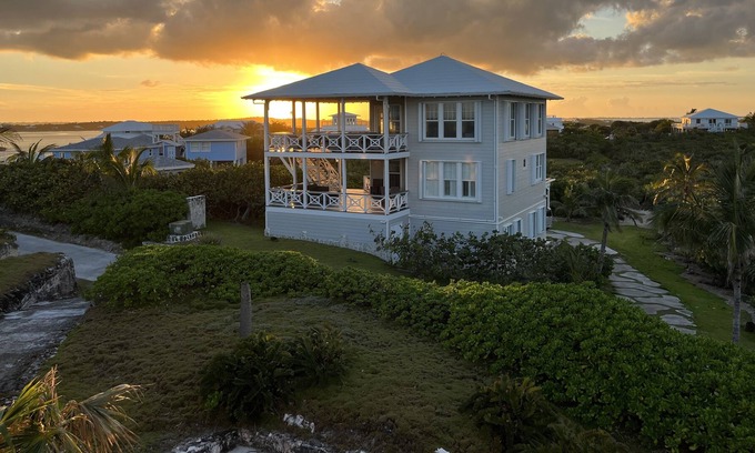 Hope Town House | Sky High Panoramic Views, dock slip, & steps to Tahiti Beach