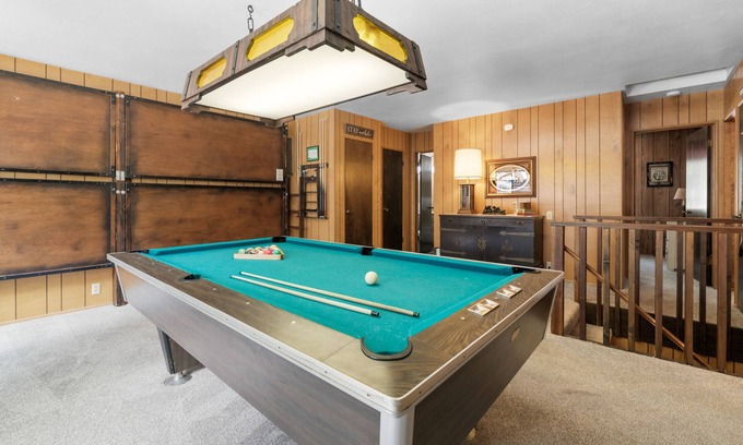 Summit Estates House | Sky Krest - Walk to Slopes, Pool Table, Barbecue