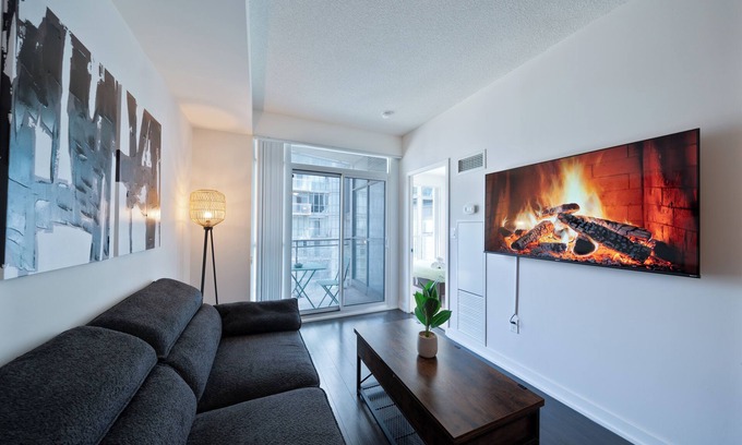 CityPlace Condo | Sky Living -Cozy Place with Lake and City Views
