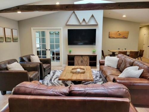 Wrightwood House | Sky Lodge