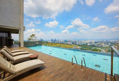 Kampung Pasir House | Sky Pool Luxury Suite