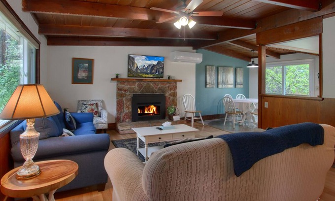 Oakhurst Cottage | Sky Ranch Cottages - Blue Door