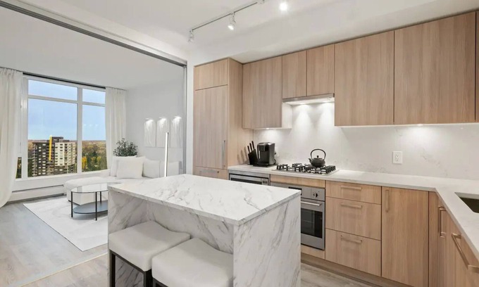 Surrey Condo | Sky Suite 2BR 1BR Condo in Surreys Tallest Tower! Rooftop Terrace w/Views