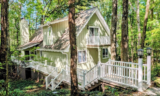 Sky Valley Cottage | Sky Valley's Secluded 3/3 Cottage Dog Friendly!