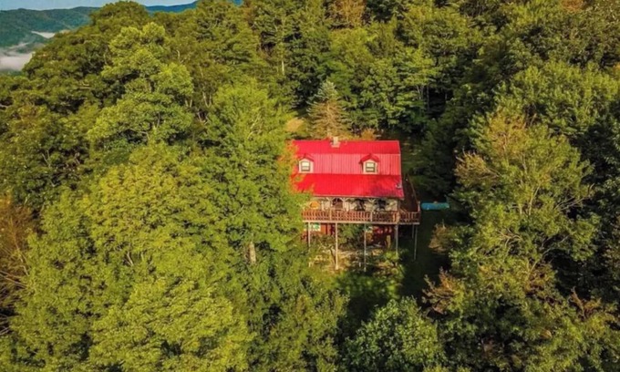 Zionville Cabin | SkyBarn on Rocky Knob - Views, Relaxation, Adventure, Game Room & Hot Tub