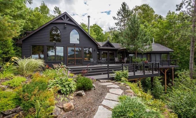 Dorset Cottage | Skyfall! Gorgeous Grand Cabin with a Killer View in Muskoka. Great for Families!
