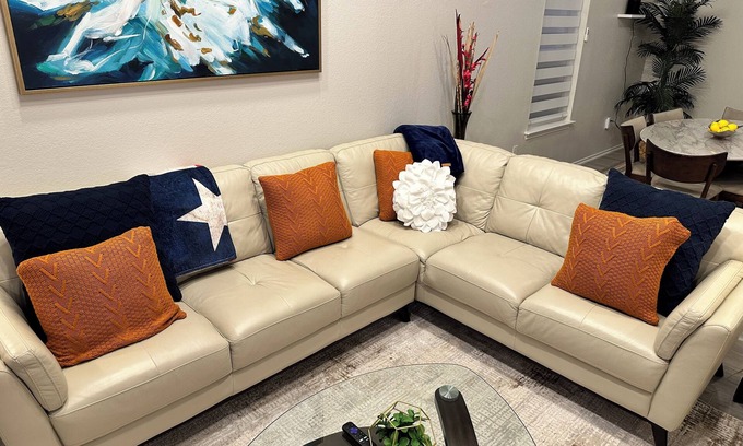 Los Cielos House | SkyHome, Mins to DT, COTA, Tesla, Airport and more! Sleeps 14!.