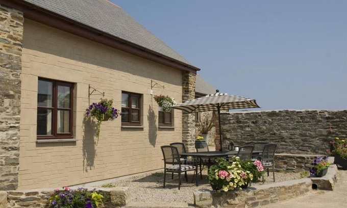 Camborne Cottage | Skylark, Hayle, far views over St Ives Bay
