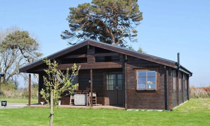 Kirkbean Cottage | Skylark Lodge - A Fabulous and very comfortable seaside log chalet, a minutes walk from the beach an