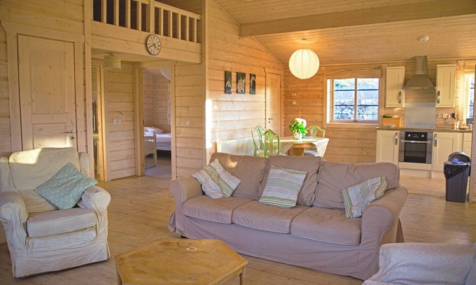 Kirkbean Cottage | SKYLARK LODGE, pet friendly, with open fire in Southerness