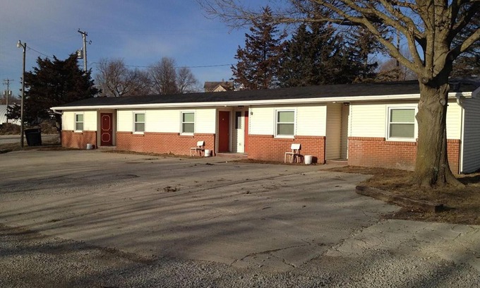 Bedford Hotel | Skylark Motel by OYO