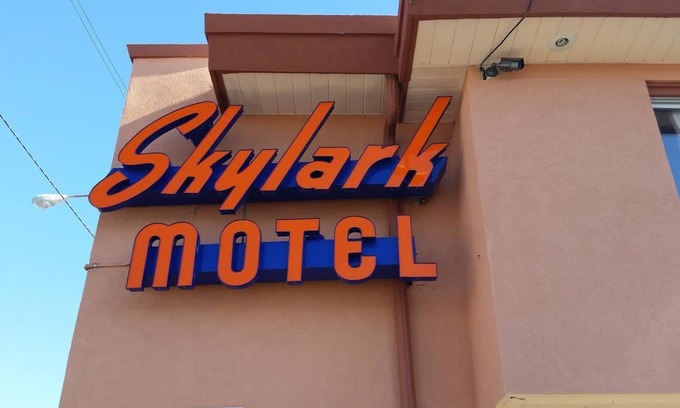 Garfield Ridge Hotel | Skylark Motel