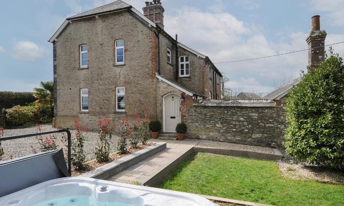 Looe House | Skylarks