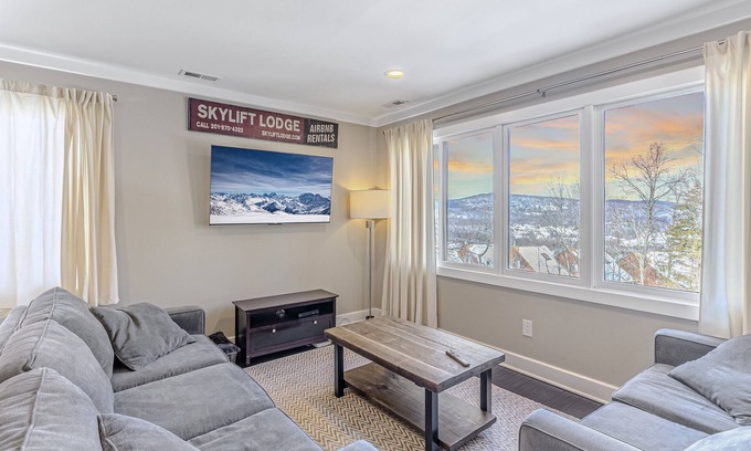 Vernon Condo | SkyLift Lodge | Vernon I Luxury I Mountain Creek