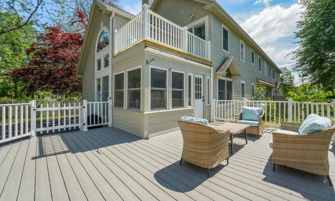 Saratoga Springs House | Skylight Suites by Saratoga Stays