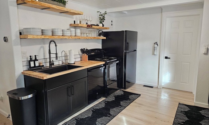 Evergreen Cabin | Skyline Hideaway: Modern cozy 2-bedroom cabin getaway in Evergreen, Colorado