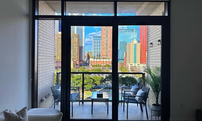 Downtown Houston Apartment | Skyline Houston