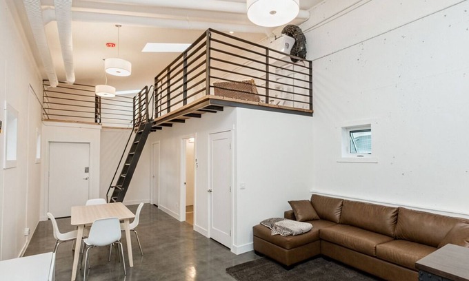 Bridgeland Apartment | Skyline Penthouse |BBQ, Sleeps 8|