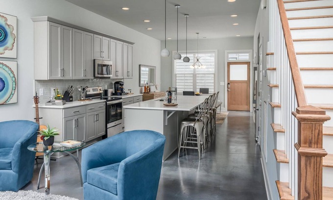 Nashville House | Skyline Retreat–East Nashville Luxe+Rooftop-Free Parking