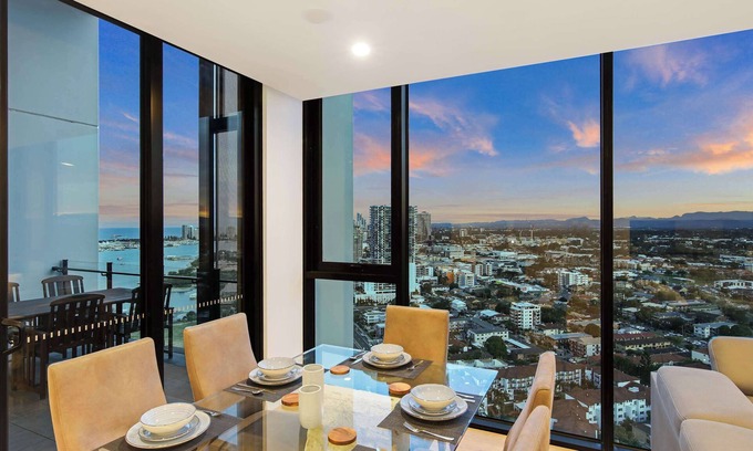 Southport Apartment | Skyline Showdown - Views, Games & Vibes