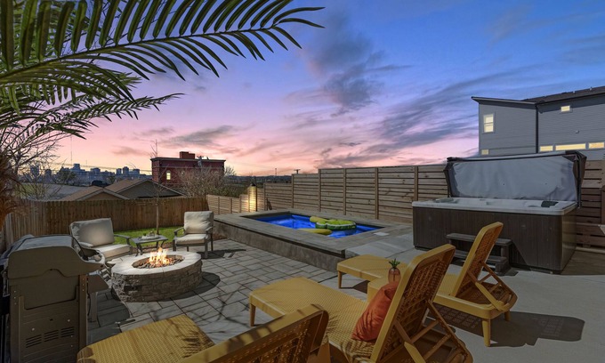 Katie Hill Neighborhood House | Skyline Stunner★Heated Pool★Hot Tub★Fire Pit★Close to Broadway & Downtown!★Views
