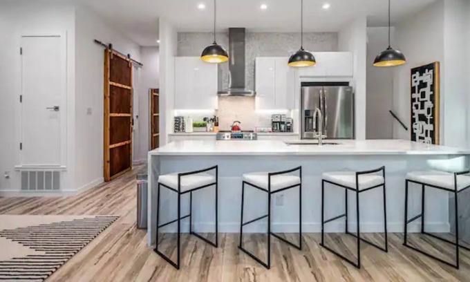 Cedars House | Skyline View |Luxury 3 story Townhouse