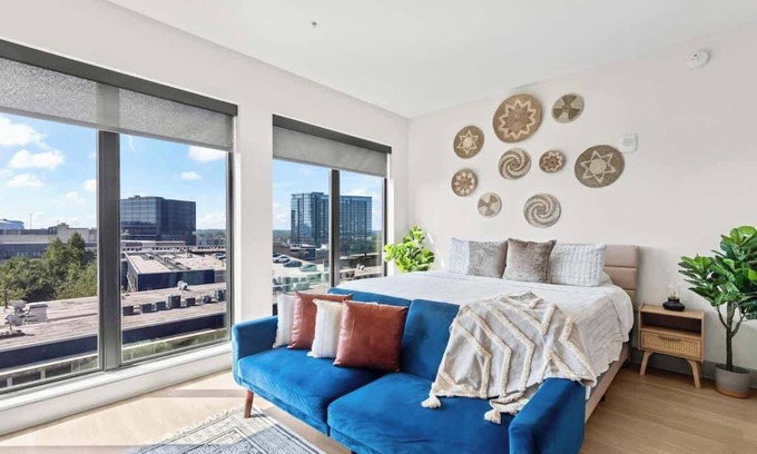 Home Park Apartment | Skyline View Serene Oasis