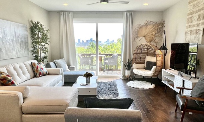Katie Hill Neighborhood House | Skyline Views/3 Miles to Downtown/WeeklyDiscounts/Pet Friendly