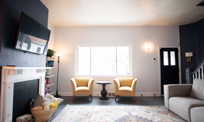 South Side Slopes House | Skyline Views & Adventure ★ Dogs 👍 ★ Professionally Cleaned ★ Close to all!